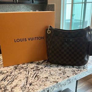 Louis Vuitton Crossbody purse